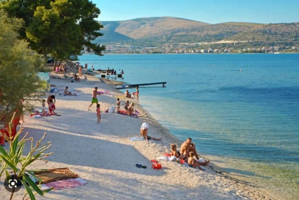 Apartment Tina, Modern, Private Seaview Outdoor Terrace, Bbq, Close To Beach, 2 Bedrooms Trogir 0*,  Croatie