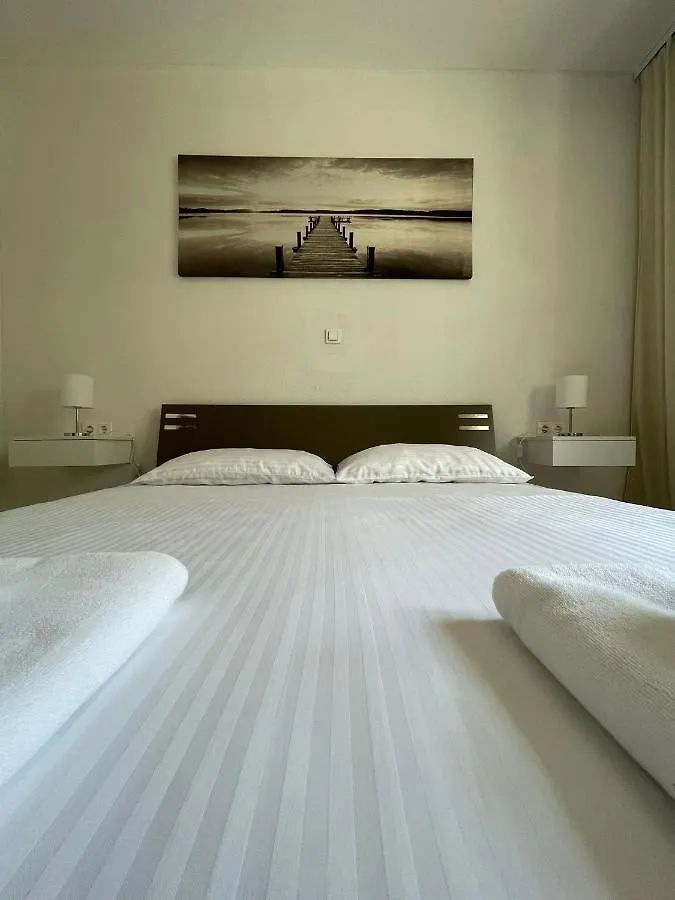 Apartment Tina, Modern, Private Seaview Outdoor Terrace, Bbq, Close To Beach, 2 Bedrooms 特罗吉尔